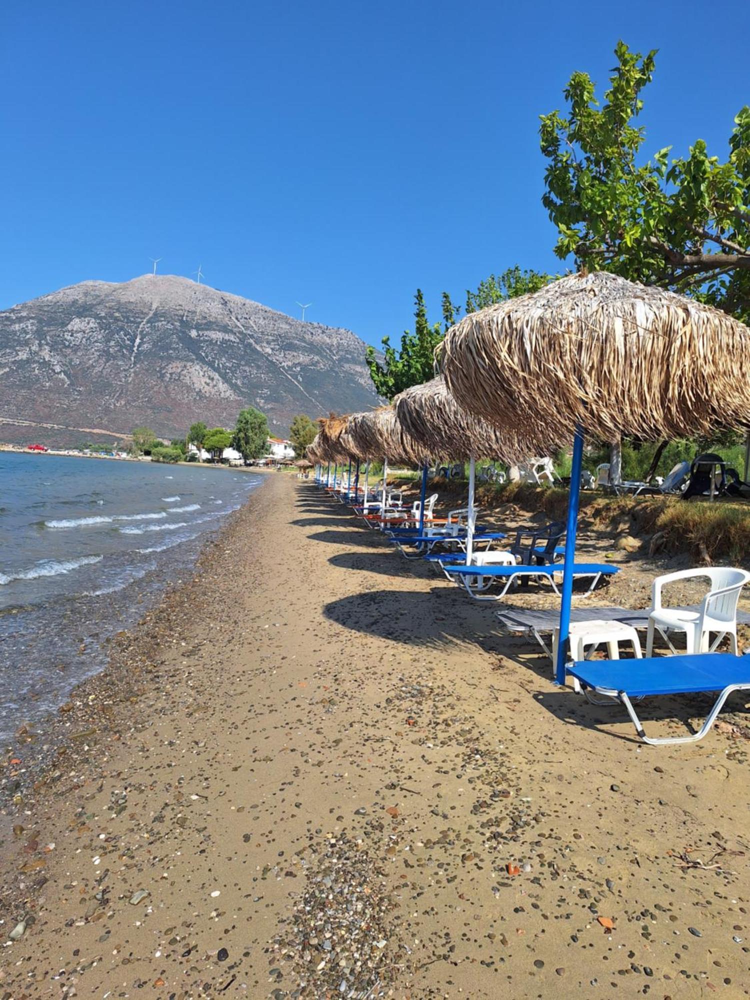 Makinia Beach Навпакт Екстер'єр фото