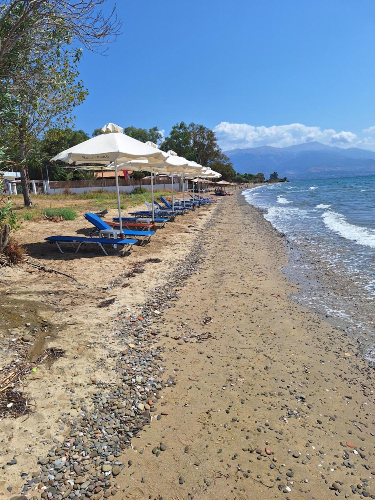 Makinia Beach Навпакт Екстер'єр фото