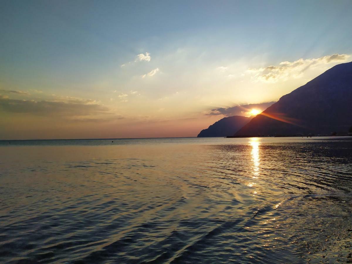 Makinia Beach Навпакт Екстер'єр фото